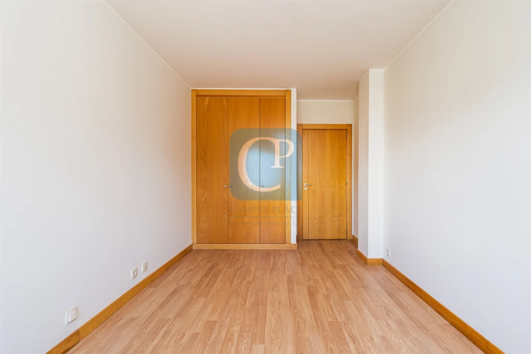 Apartamento T2 para Arrendamento em Pedrouços Foto 16