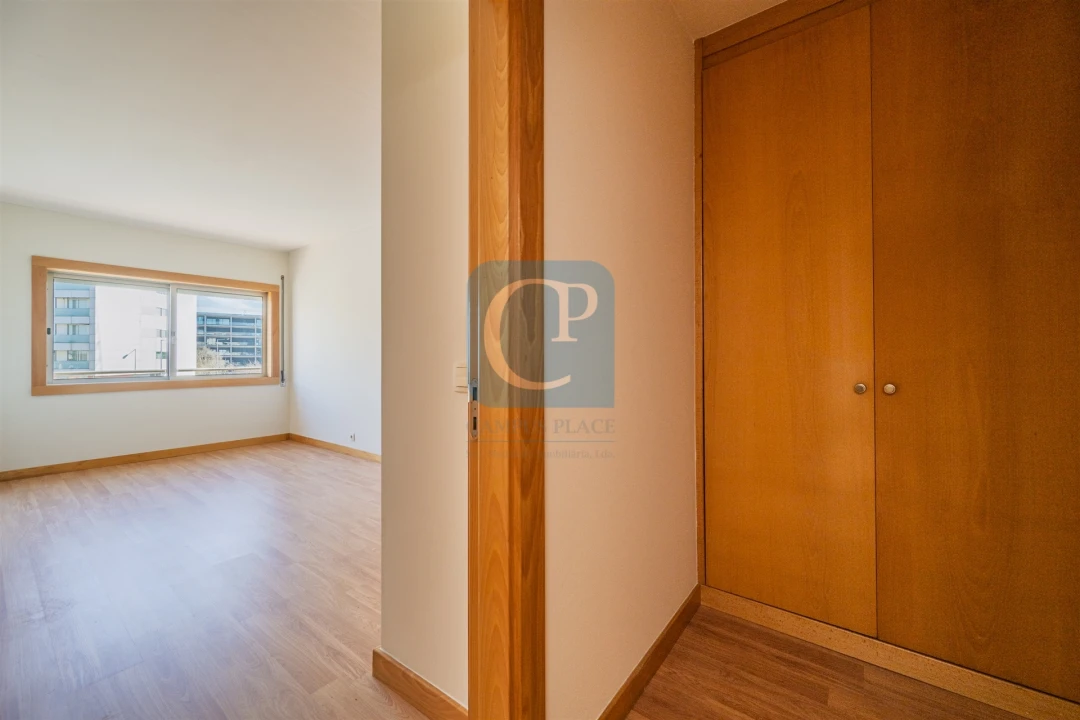 Apartamento T2 para Arrendamento em Pedrouços Foto 13