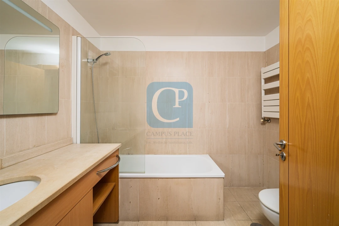 Apartamento T2 para Arrendamento em Pedrouços Foto 18