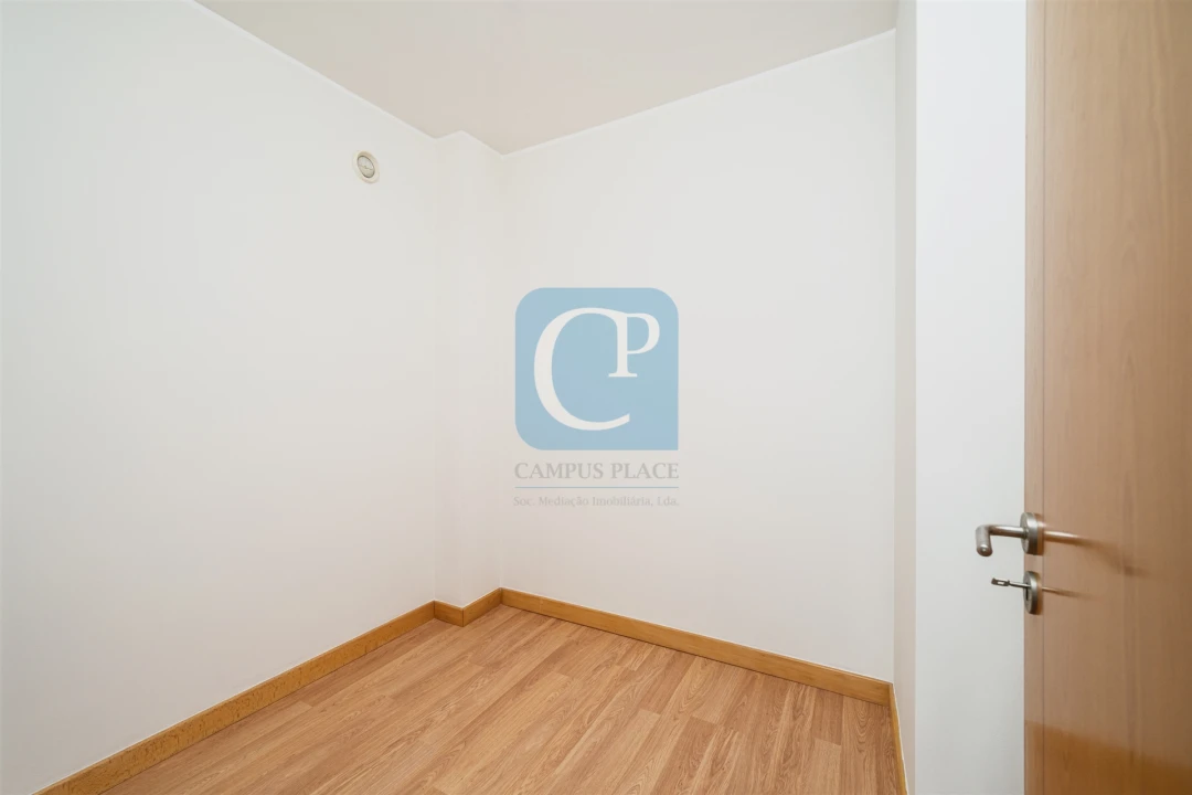Apartamento T2 para Arrendamento em Pedrouços Foto 17