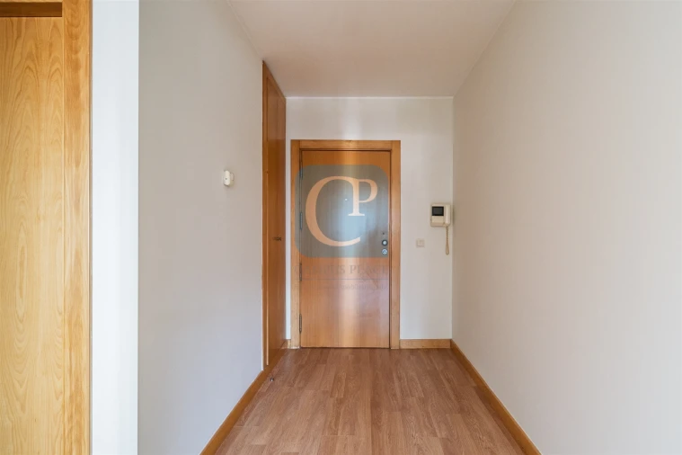 Apartamento T2 para Arrendamento em Pedrouços Foto 6