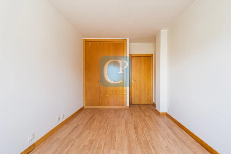 Apartamento T2 para Arrendamento em Pedrouços Foto 16