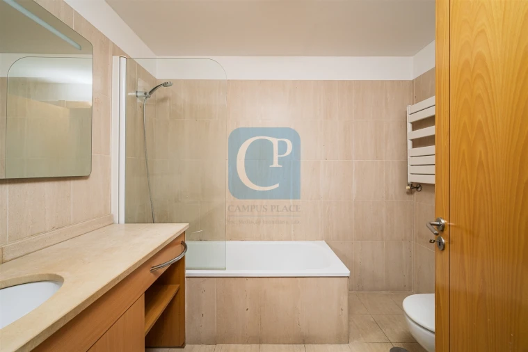 Apartamento T2 para Arrendamento em Pedrouços Foto 18