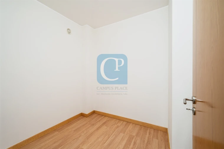 Apartamento T2 para Arrendamento em Pedrouços Foto 17