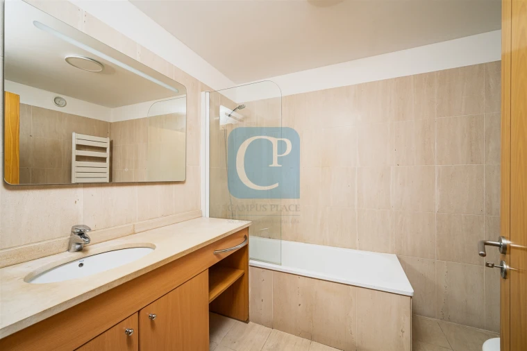 Apartamento T2 para Arrendamento em Pedrouços Foto 19