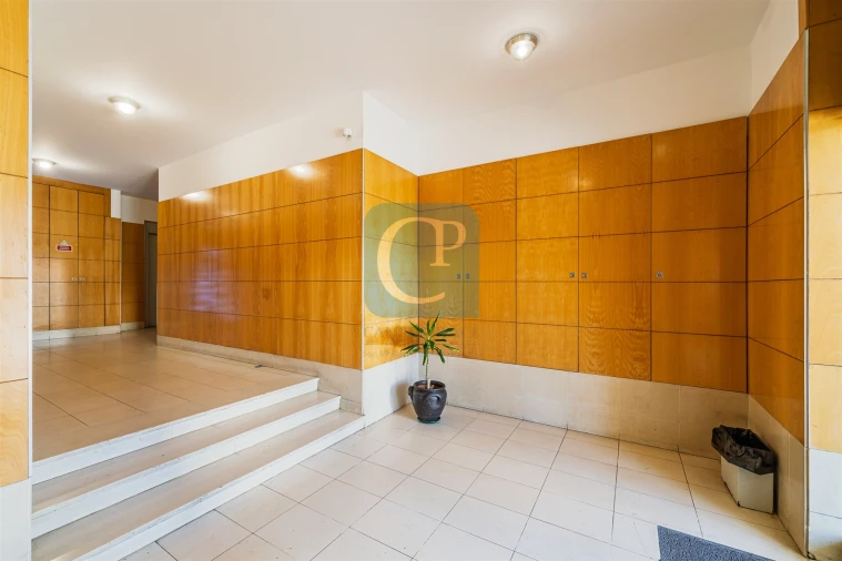 Apartamento T2 para Arrendamento em Pedrouços Foto 21