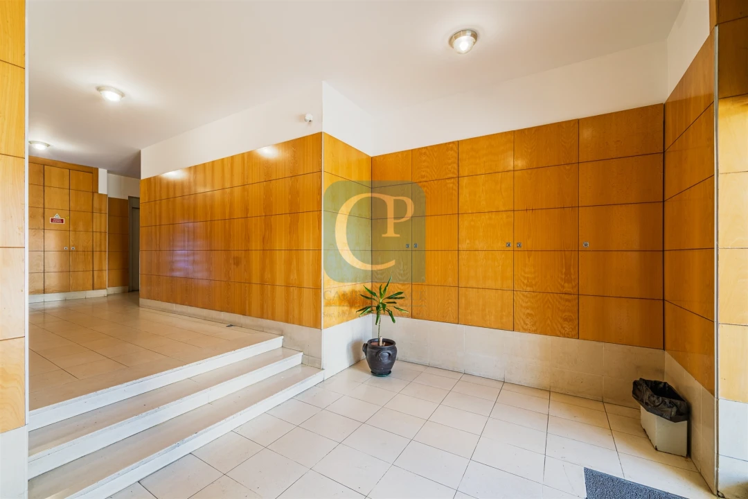 Apartamento T2 para Arrendamento em Pedrouços Foto 21