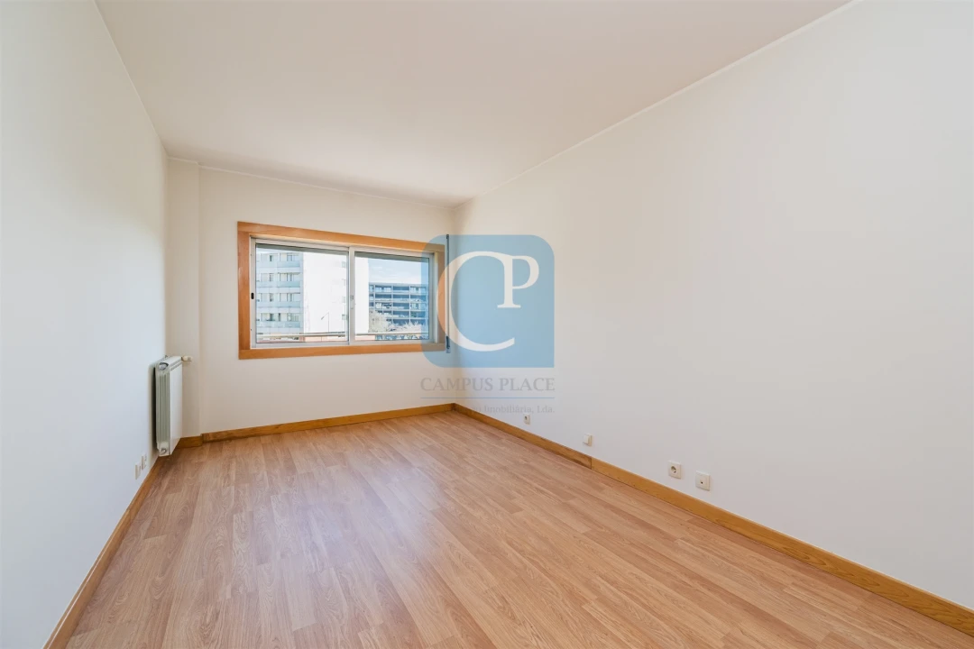 Apartamento T2 para Arrendamento em Pedrouços Foto 14