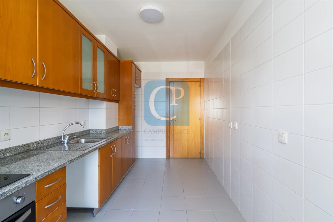 Apartamento T2 para Arrendamento em Pedrouços Foto 11