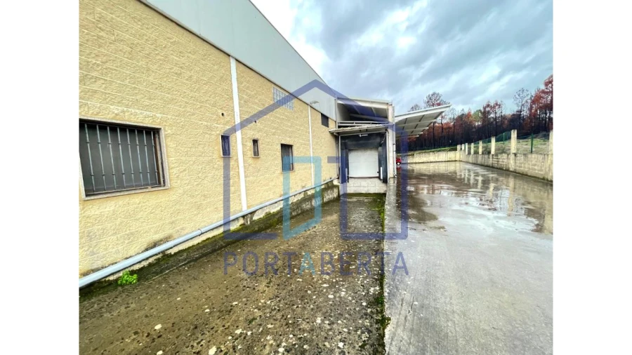 Armazém para Venda em Outeiro Seco Foto 4