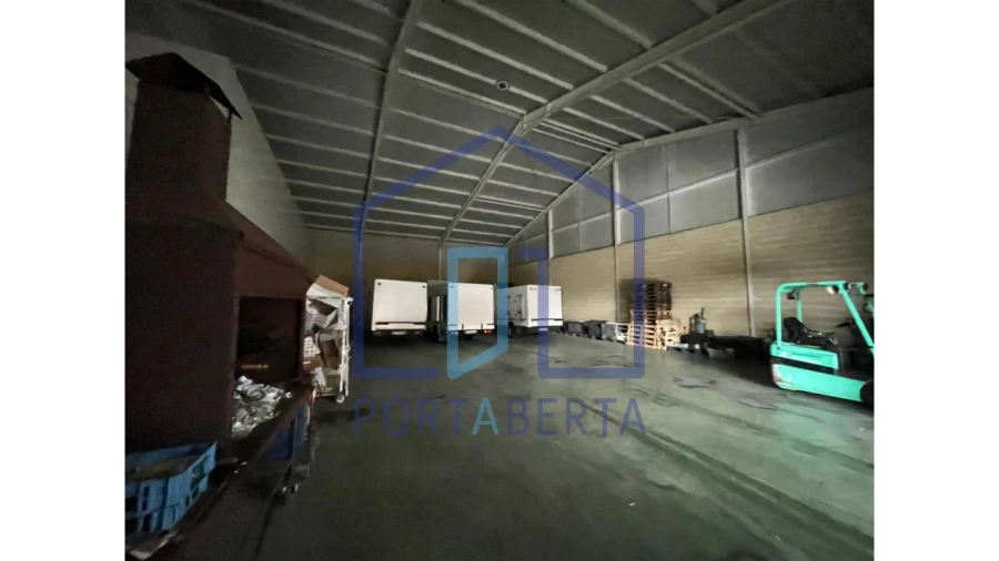 Armazém para Venda em Outeiro Seco Foto 9