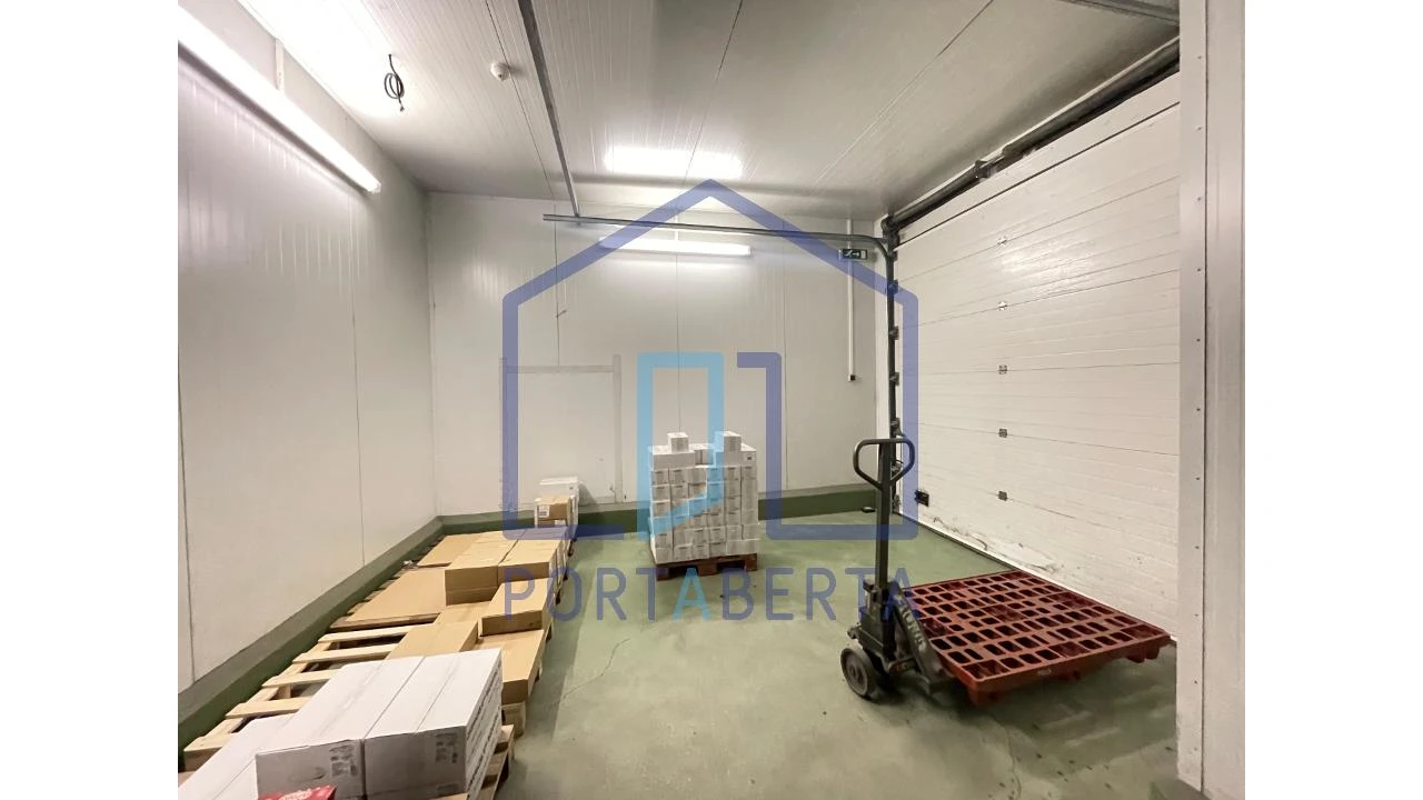 Armazém para Venda em Outeiro Seco Foto 11