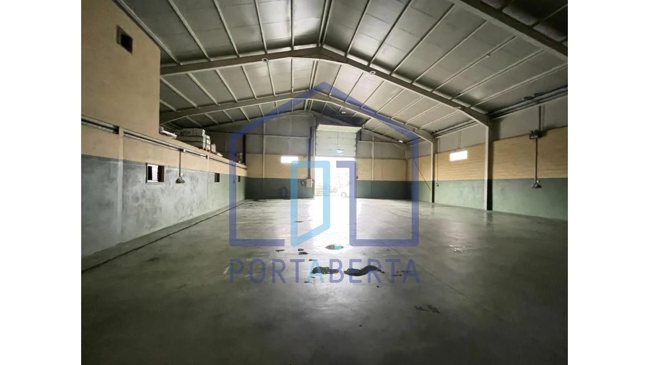 Armazém para Venda em Outeiro Seco Foto 1