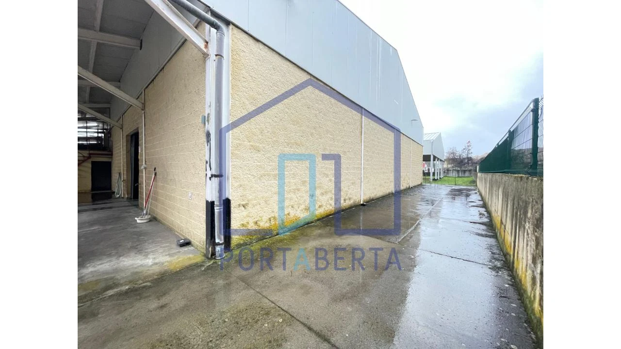 Armazém para Venda em Outeiro Seco Foto 8