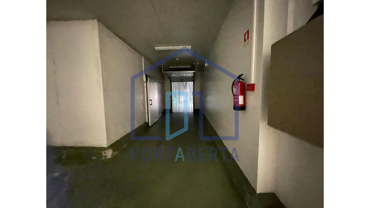 Armazém para Venda em Outeiro Seco Foto 15