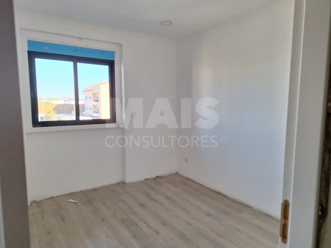 Apartamento T1 para Venda em Benavente Foto 2