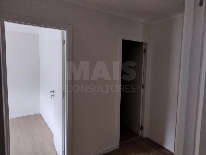 Apartamento T1 para Arrendamento em Dois Portos e Runa Foto 5