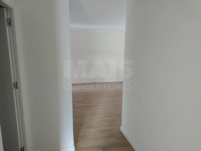 Apartamento T1 para Arrendamento em Dois Portos e Runa Foto 2