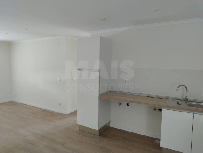 Apartamento T1 para Arrendamento em Dois Portos e Runa Foto 3