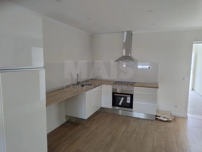 Apartamento T1 para Arrendamento em Dois Portos e Runa Foto 6