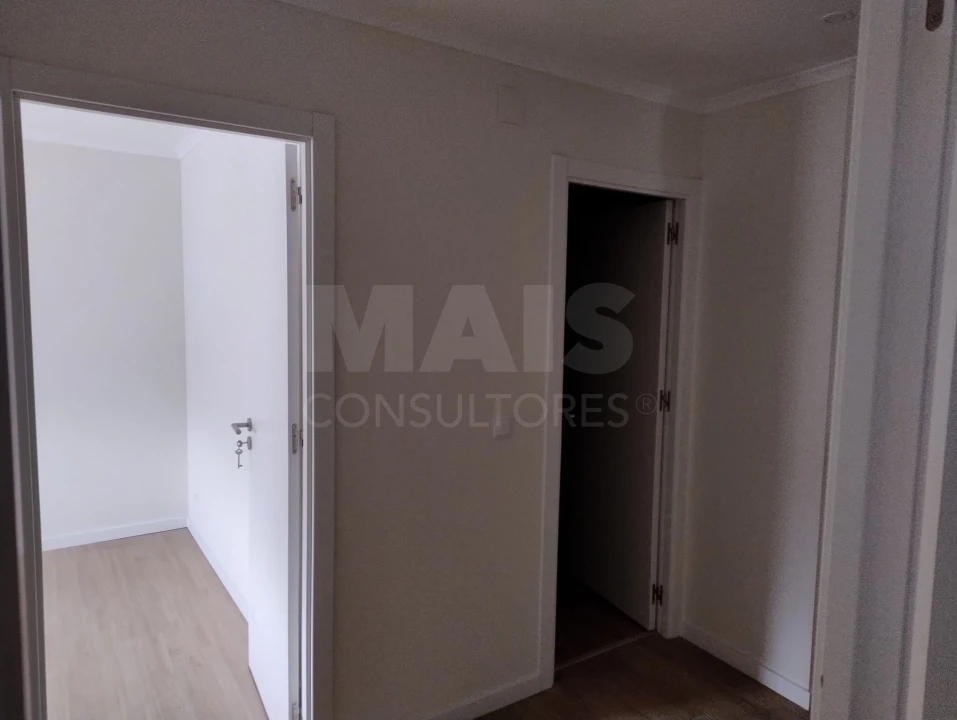 Apartamento T1 para Arrendamento em Dois Portos e Runa Foto 5