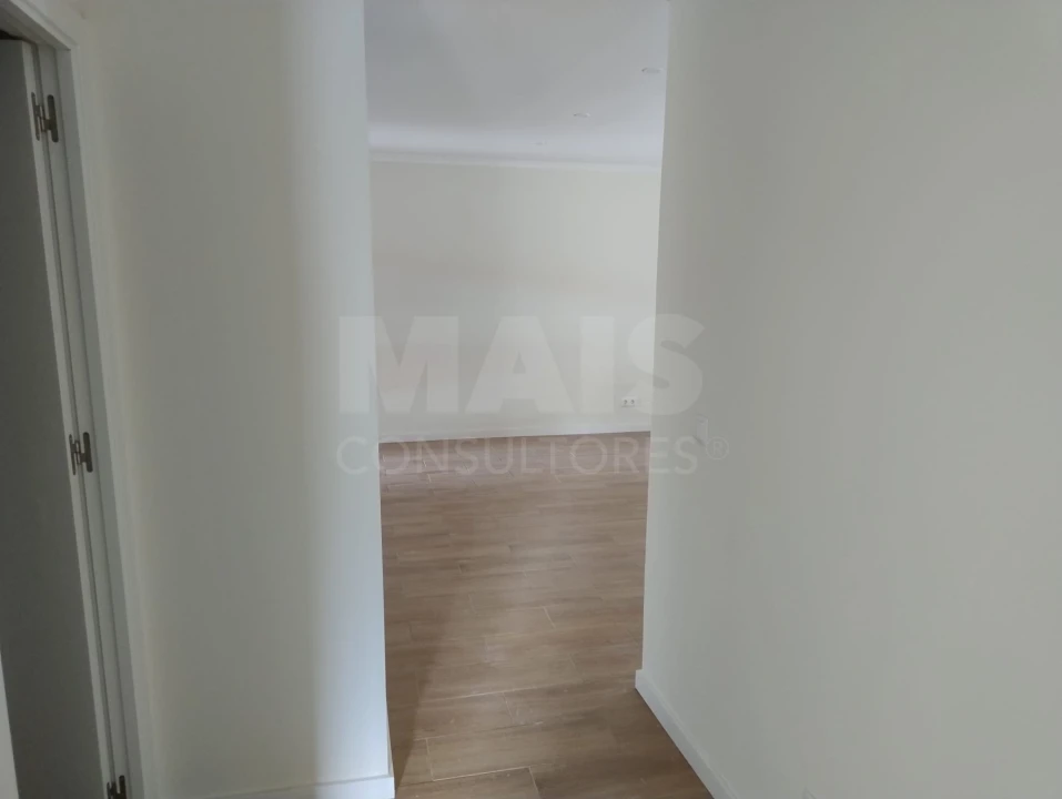 Apartamento T1 para Arrendamento em Dois Portos e Runa Foto 2