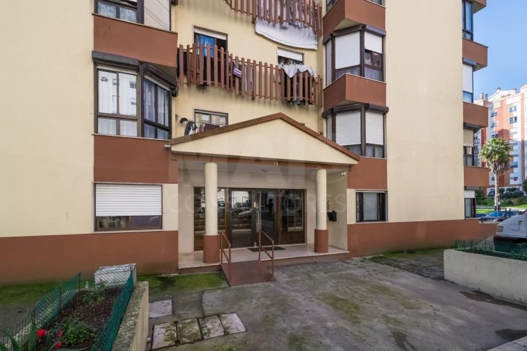 Apartamento T2 para Venda em Algueirão-Mem Martins Foto 3