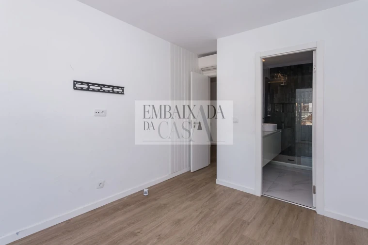 Moradia T3 para Venda em Carcavelos e Parede Foto 21