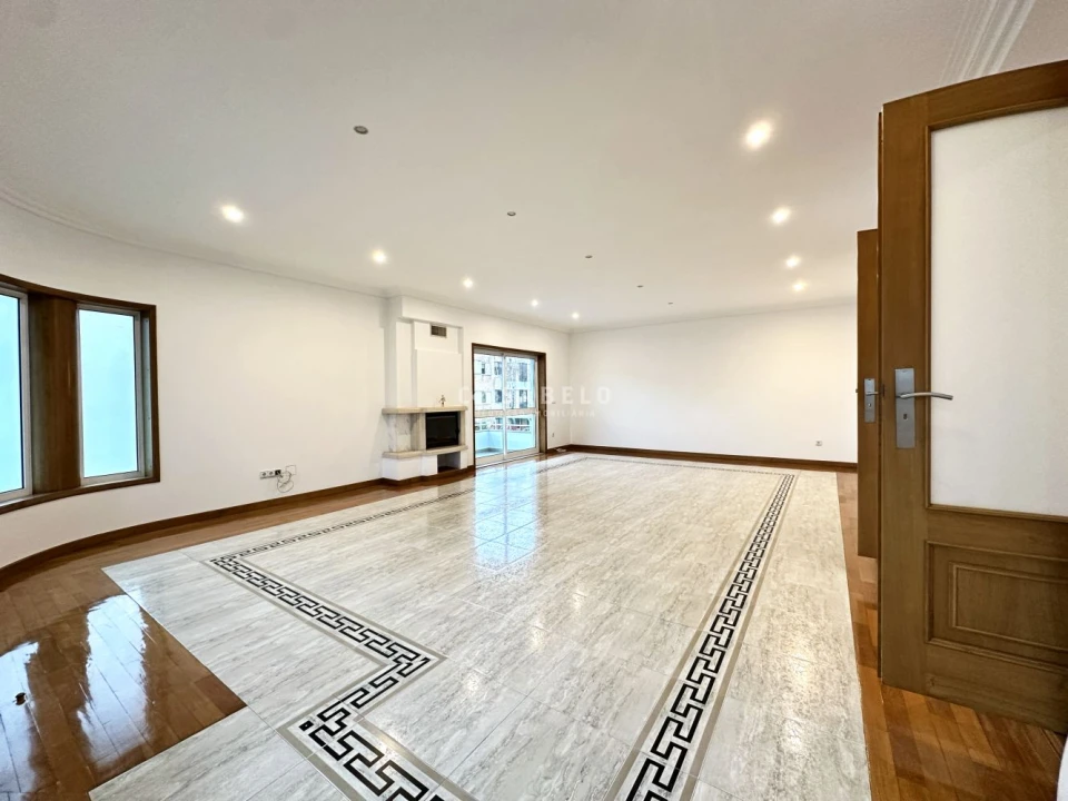 Moradia T5 para Venda em Cidade da Maia Foto 9