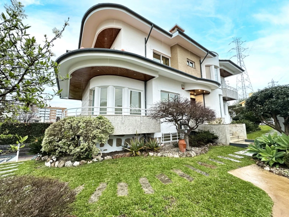 Moradia T5 para Venda em Cidade da Maia Foto 1