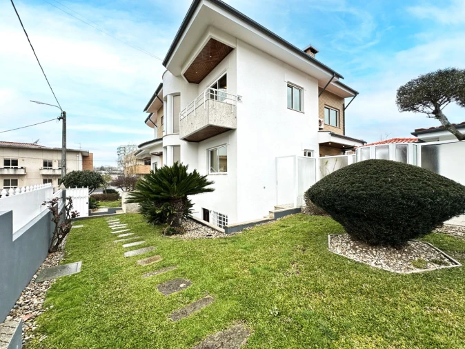 Moradia T5 para Venda em Cidade da Maia Foto 6