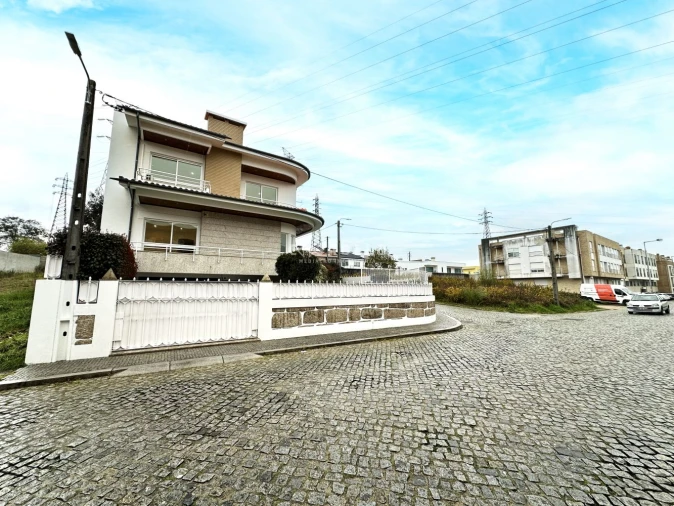 Moradia T5 para Venda em Cidade da Maia Foto 4