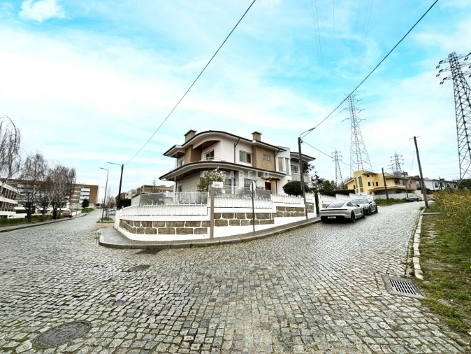 Moradia T5 para Venda em Cidade da Maia Foto 3