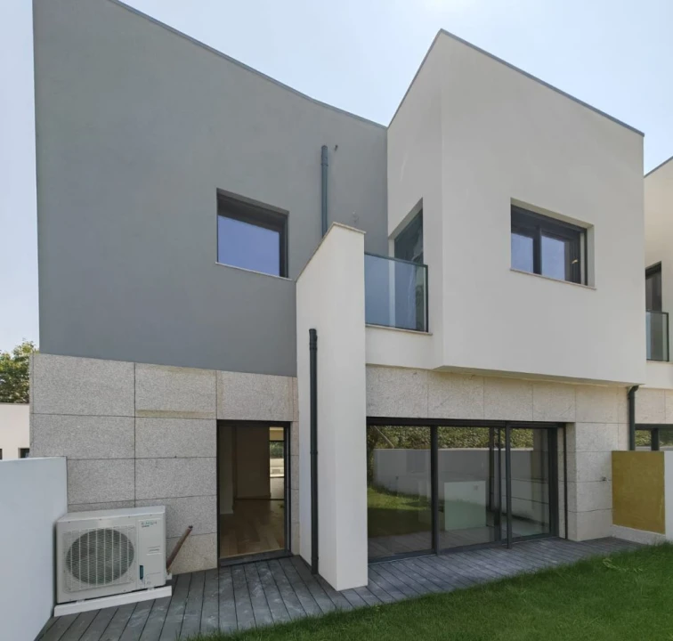 Moradia T3 para Venda em Cidade da Maia Foto 14