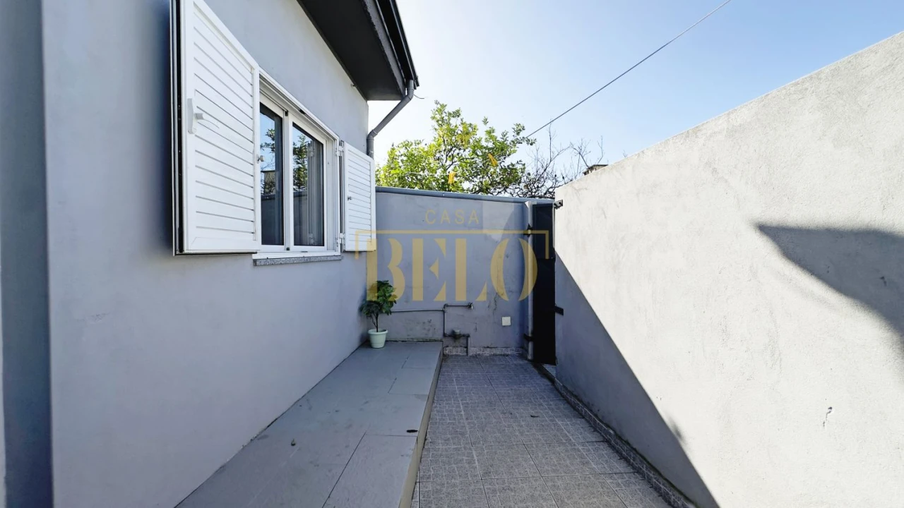 Moradia T8 para Venda em Milheiros Foto 18