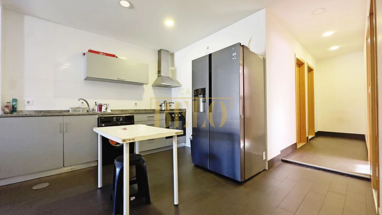 Moradia T8 para Venda em Milheiros Foto 7