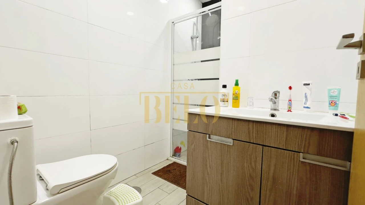 Moradia T8 para Venda em Milheiros Foto 15