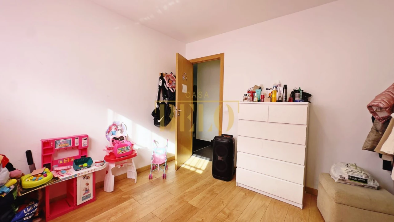 Moradia T8 para Venda em Milheiros Foto 12