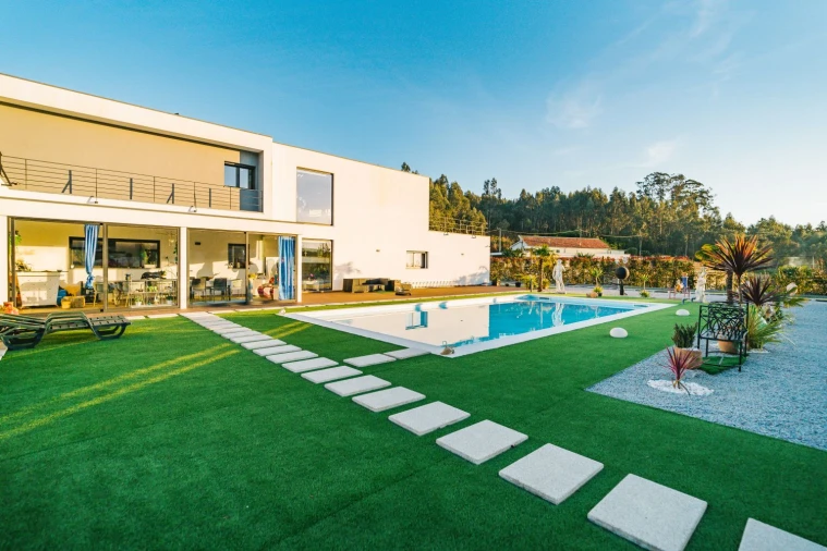 Moradia T4 para Venda em Fonte Arcada Foto 9