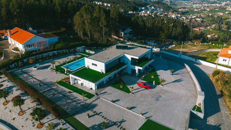 Moradia T4 para Venda em Fonte Arcada Foto 3