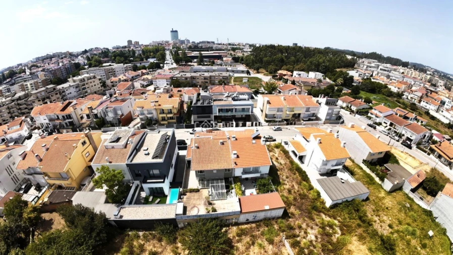 Moradia T4 para Venda em Cidade da Maia Foto 49