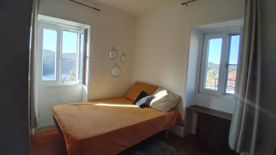 Moradia T4 para Venda em Lomba Foto 18