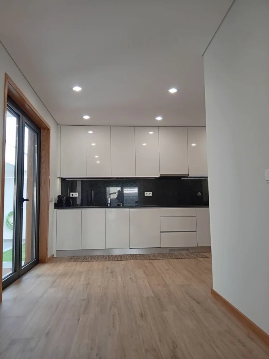 Moradia T3 para Venda em Madalena Foto 53