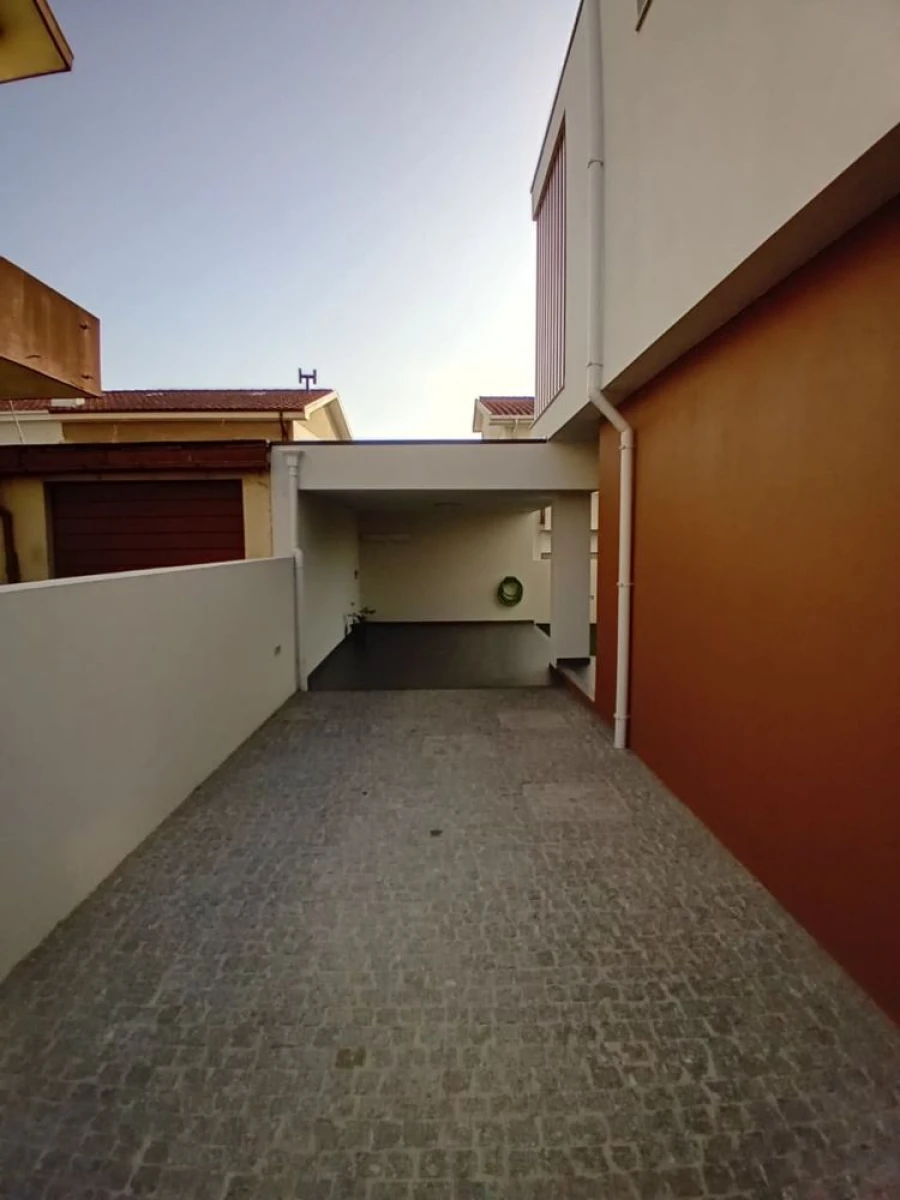 Moradia T3 para Venda em Madalena Foto 4