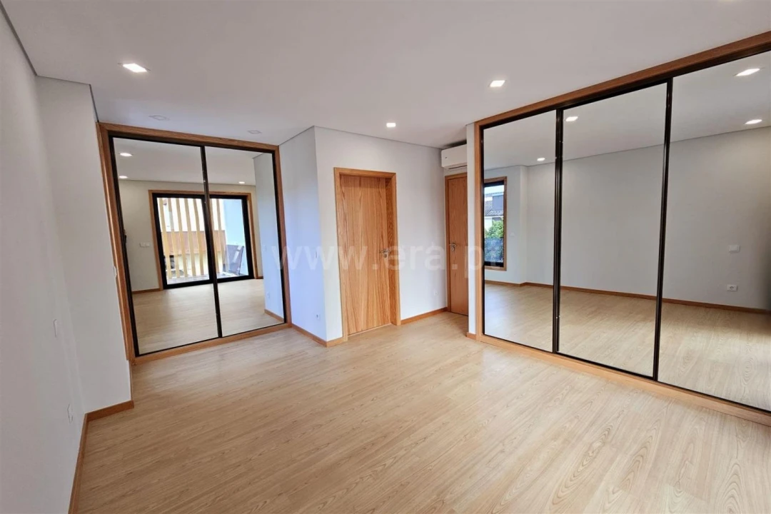 Moradia T3 para Venda em Madalena Foto 13