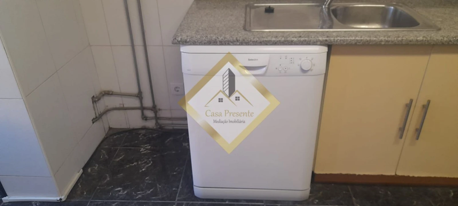 Apartamento T2 para Arrendamento em Vilar de Andorinho Foto 5