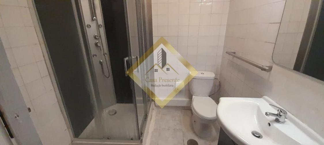 Apartamento T2 para Arrendamento em Vilar de Andorinho Foto 15