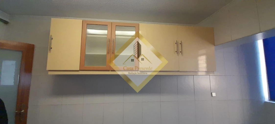 Apartamento T2 para Arrendamento em Vilar de Andorinho Foto 2