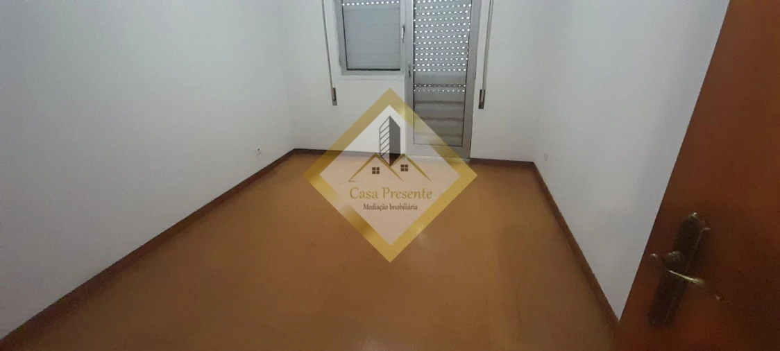 Apartamento T2 para Arrendamento em Vilar de Andorinho Foto 9