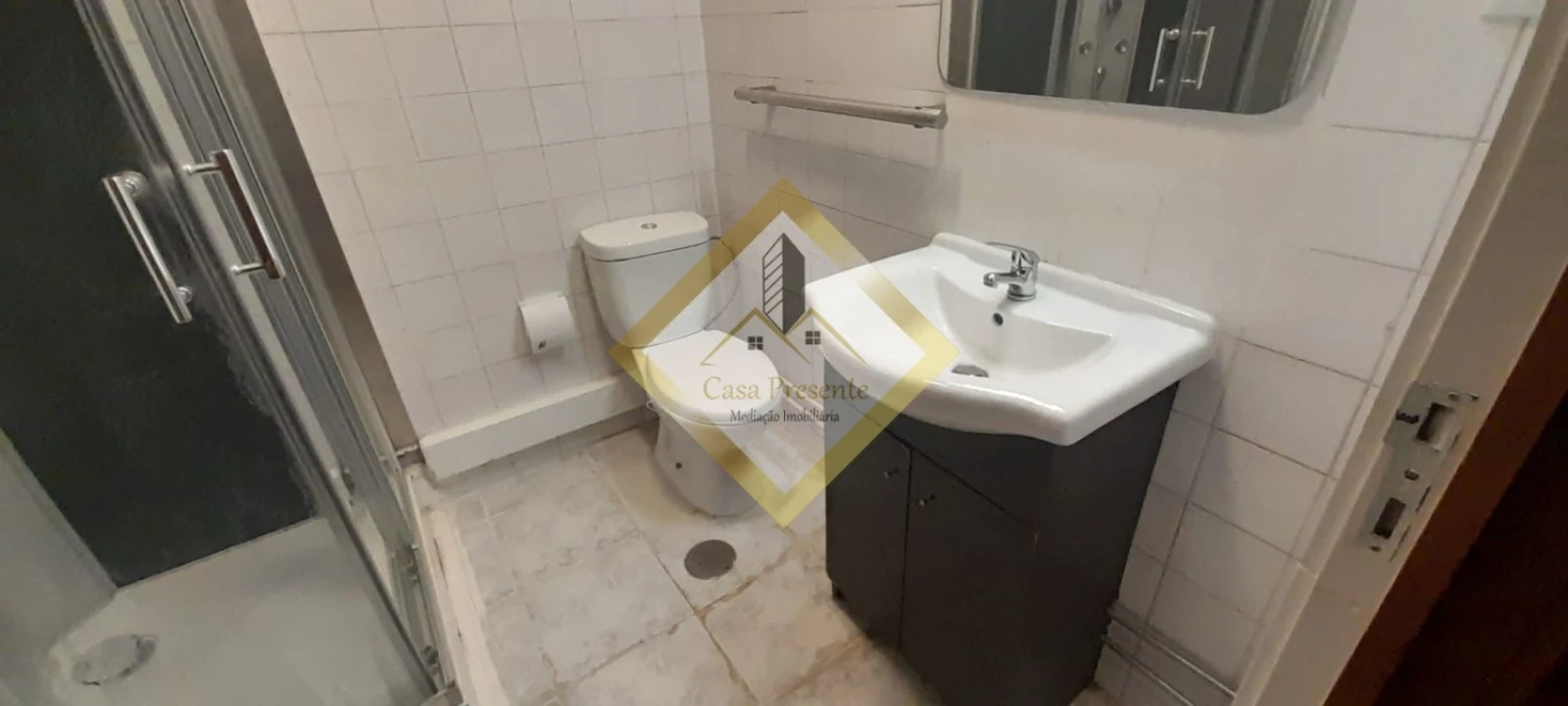 Apartamento T2 para Arrendamento em Vilar de Andorinho Foto 14